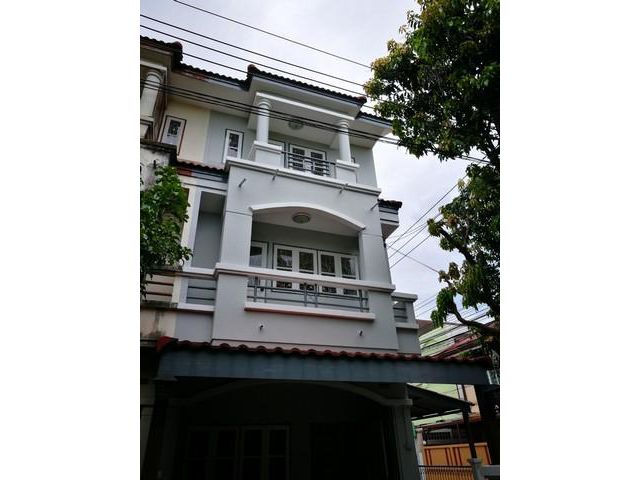 ให้เช่าทาวน์โฮม 3ชั้น หลังริม 4 นอน ลาดพร้าว 47