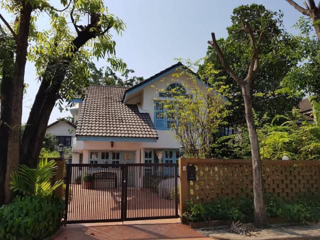 รหัสทรัพย์ B2495 บ้านเดี่ยว 2 ชั้น หมู่บ้าน สัมมากร รามคำแหง 110 (เลี้ยงสุนัขพันธุ์เล็กหรือ แมวได้)