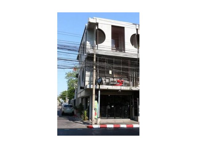 อาคารพาณิชย์ 3 ชั้น ขนาด 19 ตารางวา ถ.โชคชัย 4