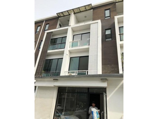 ให้เช่าทาวน์โฮม 3ชั้น เอชทูโอ ราม 2-สุวรรณภูมิ ใกล้เมก้าบางนา เนื้อที่ 26 ตรว 3นอน 5น้ำ 30,000ต่อเดือน