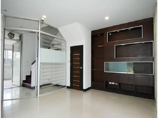 ให้เช่าทาวน์โฮม 3ชั้น ลาดพร้าววังหิน