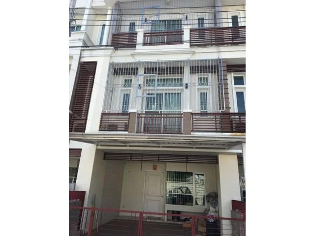 ให้เช่าทาวน์โฮม 3 ชั้น พรีเมี่ยมเพลส รามอินทรา 40