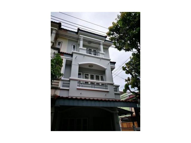 อาคารพาณิชย์ 3 ชั้น หลังริม ซ.ลาดพร้าว 47