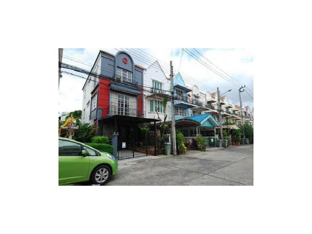 ทาวน์โฮม 3 ชั้น หมู่บ้านชาลิสา ซ.ลาดพร้าววังหิน 34