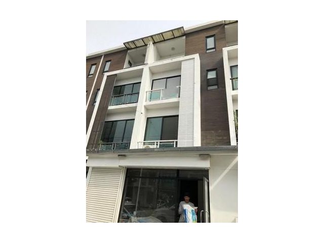 ทาวน์โฮม 3 ชั้น H2O เอชทูโอ ราม 2-สุวรรณภูมิ