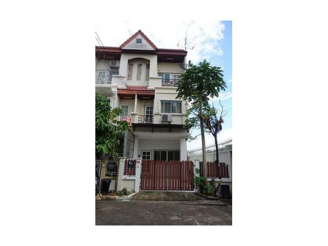 ทาวน์โฮม 3 ชั้น หมู่บ้านปริญลักษณ์ แจ่มจันทร์