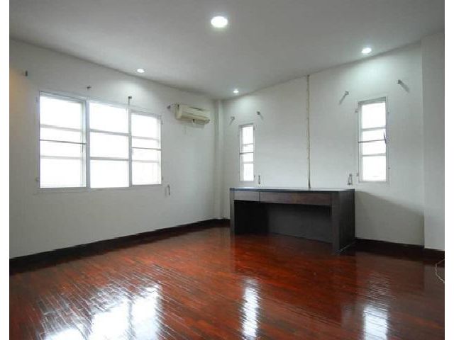 ให้เช่าทาวน์โฮม 3ชั้น ลาดพร้าววังหิน