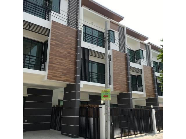 ทาวน์โฮมสร้างไหม่ 3 ชั้น 4 ห้องนอน 3 ห้องน้ำ