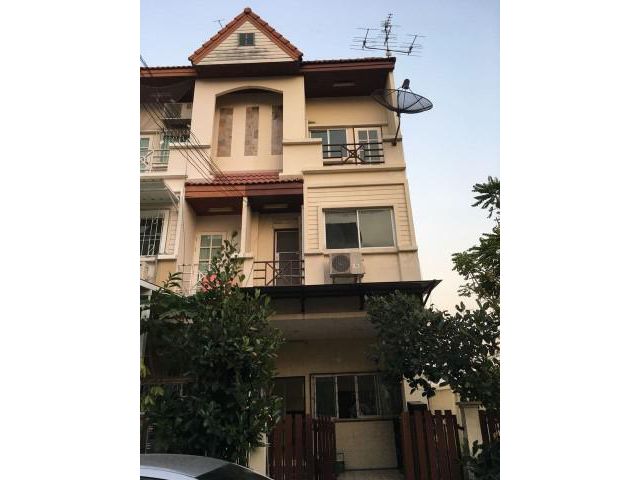 รหัสทรัพย์ 5292 ให้เช่าทาวน์โฮม 3 ชั้น หมู่บ้านปริญลักษณ์ แจ่มจันทร์ (เกษตร – นวมินทร์)