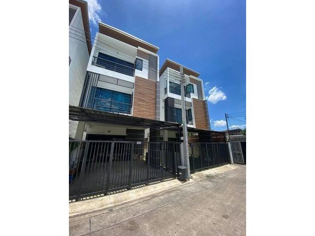 ให้เช่าทาวน์โฮม 3ชั้น สร้างไหม่ ลาดพร้าว64