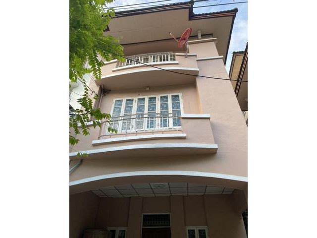 ให้เช่าทาวน์โฮม 3ชั้น ถนนลาดพร้าว101