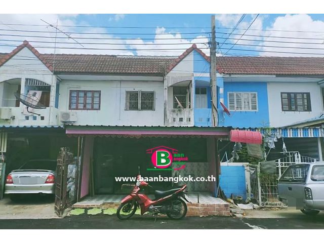 ทาวน์เฮาส์2ชั้น โครงการ นันทิชา 2 เนื้อที่ 16 ตรว. มี 2 นอน 1 น้ำ ถ.กาญจนาภิเษก อ.ไทรน้อย จ.นนทบุรี