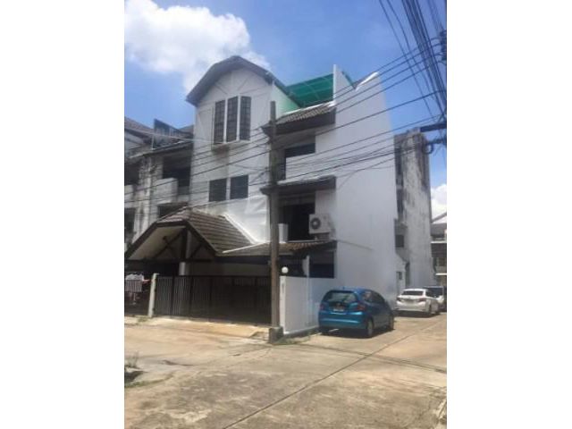 รหัสทรัพย์ 5326 ให้เช่าทาวน์เฮ้าส์ 4 ชั้น หมู่บ้านรามาทาวน์เฮาส์ รีโนเวตใหม่
