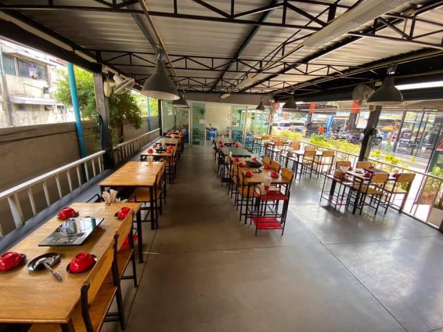 เซ้งร้านชาบู หมูกะทะ ตรงข้ามโลตัส ปิ่นเกล้าเขตบางกอกน้อย ราคาเซ้ง 530,000บาท ค่าเช่า 40,000ต่อเดือน      ติดต่อคุณ สมศัก