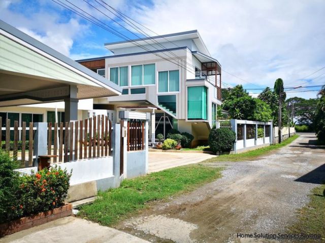 ขายบ้านเดียว 2 ชั้น พร้อมอยู่ สไตล์โมเดิล สวยๆ ใกล้ทะเล หาดสวนสน บ้านเพ จ.ระยอง