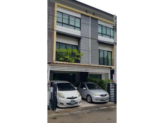 ทาวน์โฮม 3 ชั้น 19 ตรว. หมู่บ้านเดอะคอนเนค อัพ 3