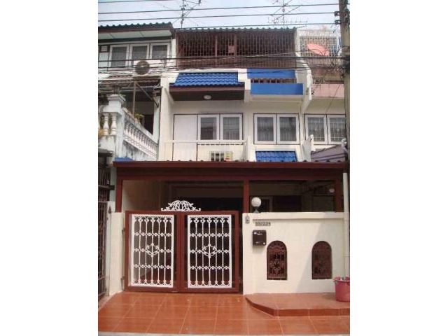 รหัสทรัพย์ B2652 ทาวน์เฮ้าส์ 3 ชั้น ปรับปรุงใหม่ ซ.งามวงศ์วาน32