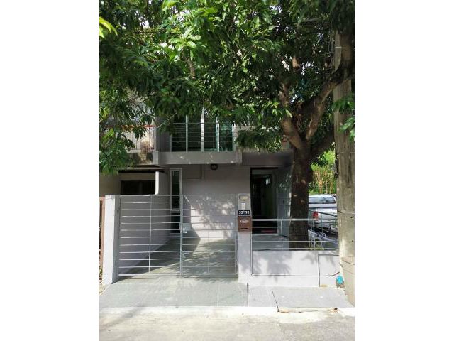 รหัสทรัพย์ B2651 ทาวน์เฮ้าส์ 3 ชั้น บรรยากาศรีสอร์ท ด้านหลังเป็นสวน ซอยงามวงศ์วาน 32