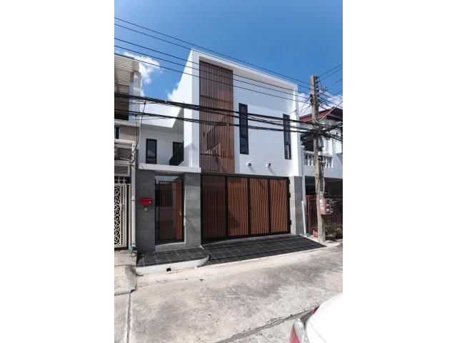 รหัสทรัพย์ B2647 โฮมออฟฟิศให้เช่า ปรับปรุงใหม่ทั้งหลัง ซอย สาธุประดิษฐ์ 15 (อนุญาตเลี้ยงสัตว์ได้)