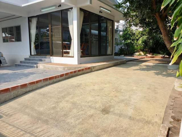 รหัสทรัพย์ B2646 บ้าน 2 ชั้น ปรับปรุงใหม่ รัชดาซอย 20 มิถุนา 12 (รัชดาภิเษก)