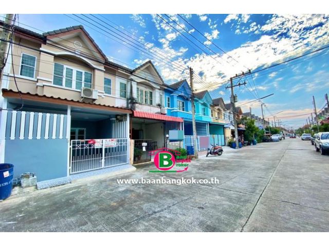 ทาวน์เฮาส์ 2 ชั้น โครงการ กรีนการ์เด้นโฮม 4 เนื้อที่ 17.1 ตรว. มี 3 ห้องนอน 2 ห้องน้ำ ลำลูกกา ปทุมฯ