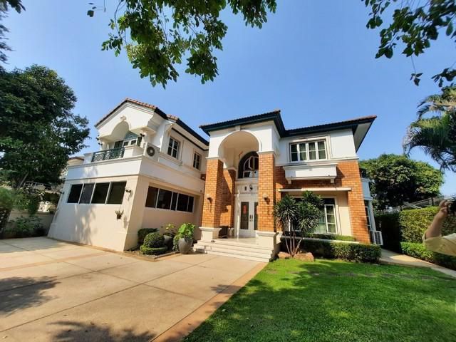 ขายบ้านเดี่ยว 2 ชั้นหลังมุม หมู่บ้านลดาวัลย์ ปิ่นเกล้า-เพชรเกษม เดินทางสะดวก ใกล้ทางด่วนศรีรัช