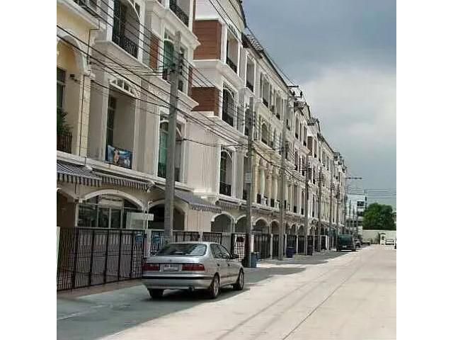 รหัสทรัพย์ B2675 ให้เช่า บ้านกลางเมือง แยกรัขดา-ลาดพร้าว ราคาถูก