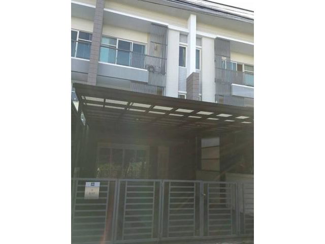 รหัสทรัพย์ B2666 ให้เช่าทาวน์ อเวนิวศรีนครินทร์ อ่อนนุช 68 ทาวน์โอม 3 ชั้น หน้าบ้านไม่ชนใคร