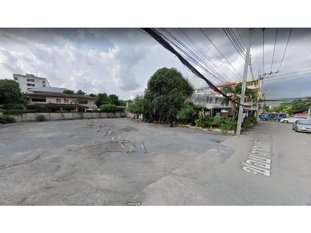 ขายที่ดินแปลงมุม 3ไร่ 2งาน ติดถนนลาดพร้าววังหิน