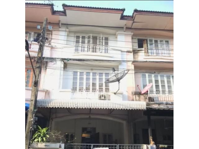 รหัสทรัพย์ B2732 ทาวน์เฮาส์สามชั้นครึ่งให้เช่า ซอยลาดพร้าว 101