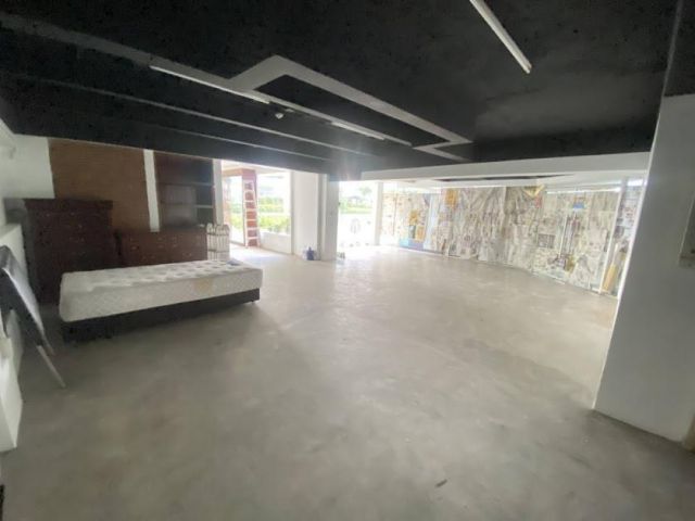 Rent space 1st floor of shop house only Main Road  Phraram 9 Road