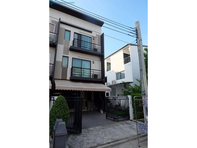 ขายทาวน์โฮม 3ชั้น บ้านกลางเมือง นวมินทร์42 หลังมุม