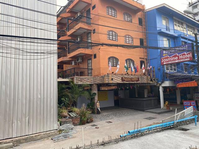 S218 อาคารพาณิชย์ ขายที่ดินพร้อมอาคารพาณิชย์ 2 ชั้น วอคกิ้งสตรีท ขนาด 12 ตร.ว.