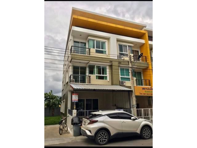 รหัสทรัพย์ A0134 ให้เช่า townhome 3 ชั้น 4 ห้องนอน ซอยมิสทีน