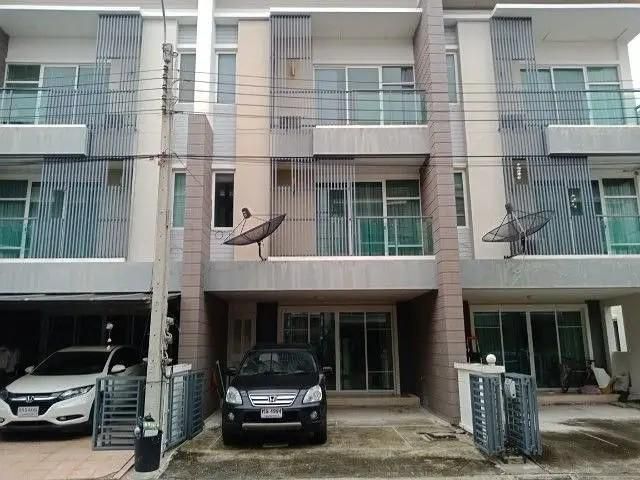 ให้เช่าทาวน์โฮม 3ชั้น  ถนนอ่อนนุช ใกล้สี่แยกศรีนุช