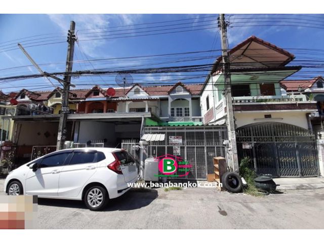ทาวน์เฮาส์ 2 ชั้น โครงการ พิบูลย์ทรัพย์ เนื้อที่ 21.9 ตรว. มี 4 ห้องนอน 2 ห้องน้ำ ถนนหทัยราษฎร์ เขตคลองสามวา