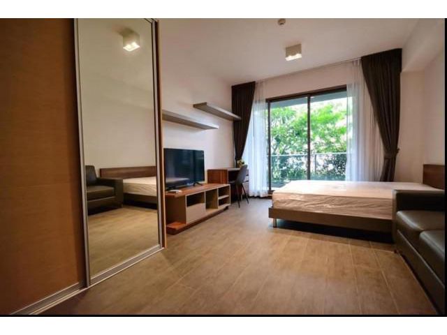 รหัสทรัพย์ B2810 ให้เช่า The Lofts เอกมัย (ราคาพิเศษสู้โควิด ระเบียงกว้าง เฟอร์ครบพร้อมอยู่)