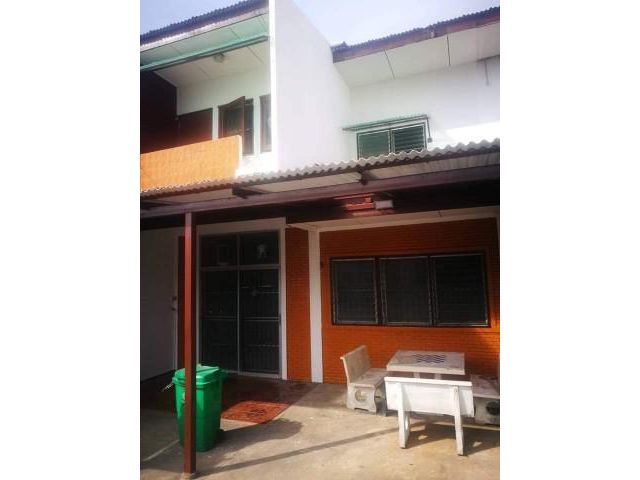 A0182 หมู่บ้านพงษ์เพชร แจ้งวัฒนะ14 มีที่จอดรถ