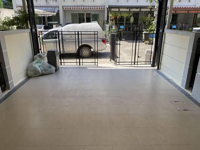 ให้เช่าทาวน์เฮาส์ใกล้รถไฟฟ้าสถานี BTSวุฒากาศ พื้นที่ 180ตรม 3นอน 3น้ำ 25,000ต่อเดือน       ติดต่อคุณ สมศักดิ์ Tel: 09826