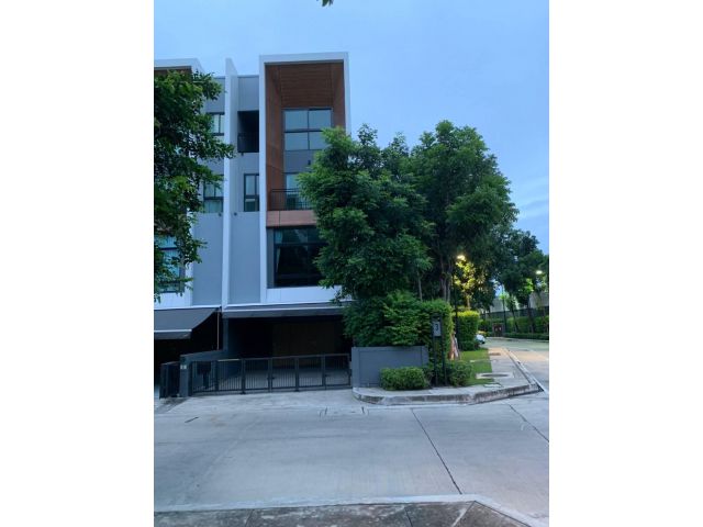 ขาย Townhome 3 ชั้น โครงการหมู่บ้านอาร์เด้น ซอยพัฒนาการ 20 สวนหลวง กรุงเทพฯ