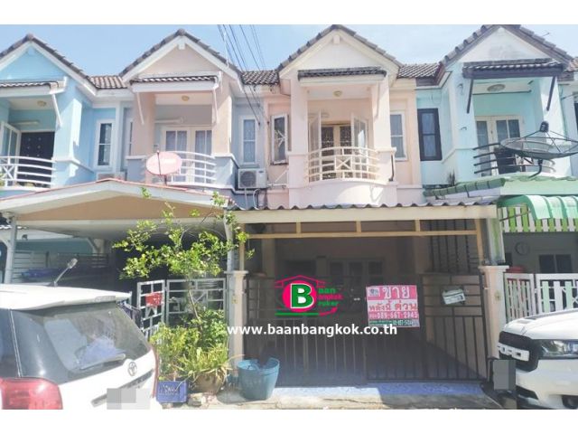ทาวน์เฮาส์ 2 ชั้น โครงการ ร่มโพธิ์ เนื้อที่ 18 ตรว. มี 2 ห้องนอน 2 ห้องน้ำ ถนนบางกรวย-ไทรน้อย อ.บางบัวทอง จ.นนทบุรี