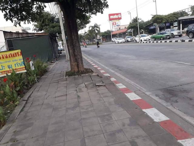 ขายที่ดินติดถนนเลียบวารี 5 ไร่ 62 ตร.วา  ขายเพียงไร่ละ 9.5 ล้าน  เยื้องแม็คโคร ก่อนถึงบิ๊กซี หนองจอก