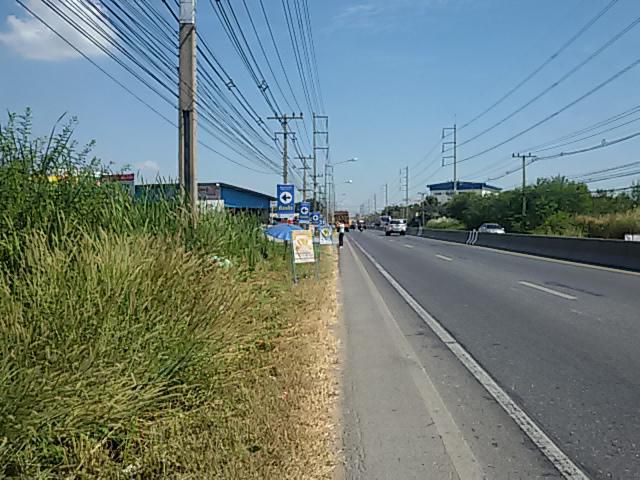ขายที่ดินติดถนนลำลูกกา คลอง 7  เนื้อที่ 10 ไร่  ไร่ละ 8.5 ล้าน  ห่างห้างไทวัสดุ 500 เมตร