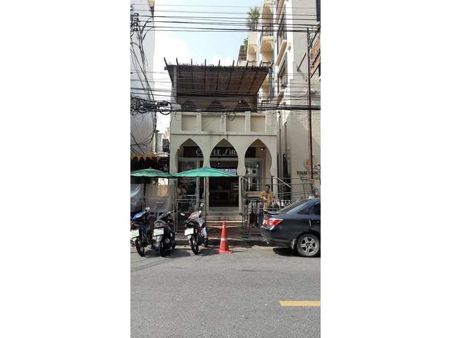 ให้เช่าตึก2ชั้น ถนนตานี ใกล้ถนนข้าวสาร   เนื้อที่รวมประมาณ 80ตรม สัญาขั้นต่ำ 3ปี  30,000ต่อเดือน        ติดต่อคุณ สมศักด