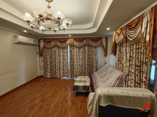 ให้เช่าทาวน์เฮ้าส์ 2ชั้น 20ตรว.บ้านสวยตกแต่งใหม่พร้อมเฟอร์ฯ 2ห้องนอน 2ห้องน้ำ ถ.เฉลิมพระเกียรติร.9
