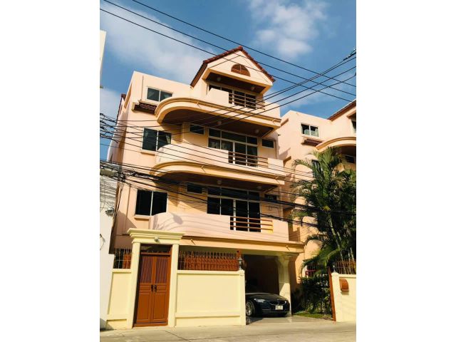 ให้เช่าบ้านเดี่ยวสุขุมวิท 31   4 ชั้น4 ห้องนอน 5   ห้องน้ํา