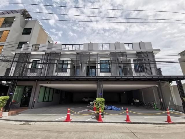 ให้เช่าบ้านเดี่ยว3ชั้นลาดพร้าว71 ใกล้เลียบด่วน