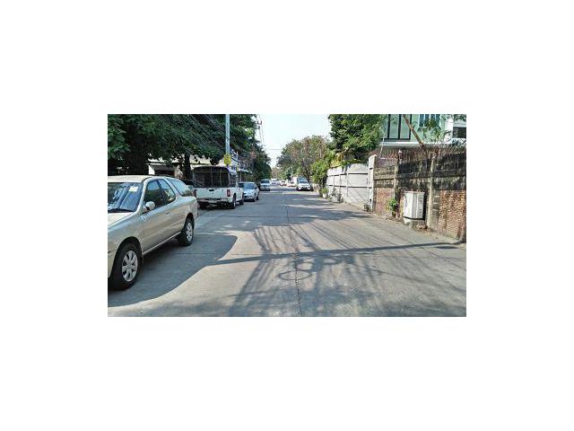 Land about 768 sqm. for rent Large land  very near  Secon shopping mall, Suan Luang 9 Park