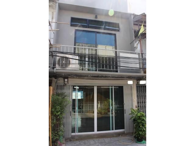 รหัสทรัพย์ A0295 ซอยภูมิจิตร พระโขนง ตึกแถว 2 ชั้น บ้านโล่ง ประตูกระจก ตกแต่งใหม่