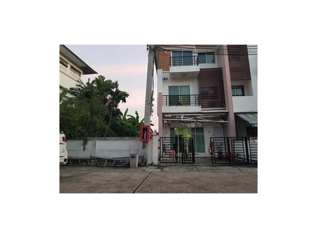 ทาวน์โฮม 3 ชั้น หลังมุม My Place อ่อนนุช 17 แยก 16